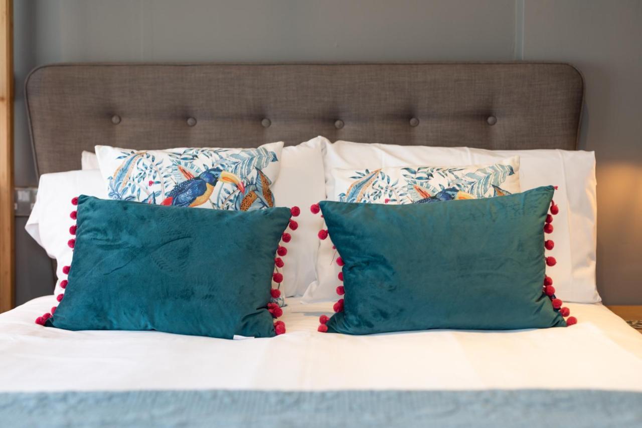 Jersey Arms Hotel بيسيستر المظهر الخارجي الصورة