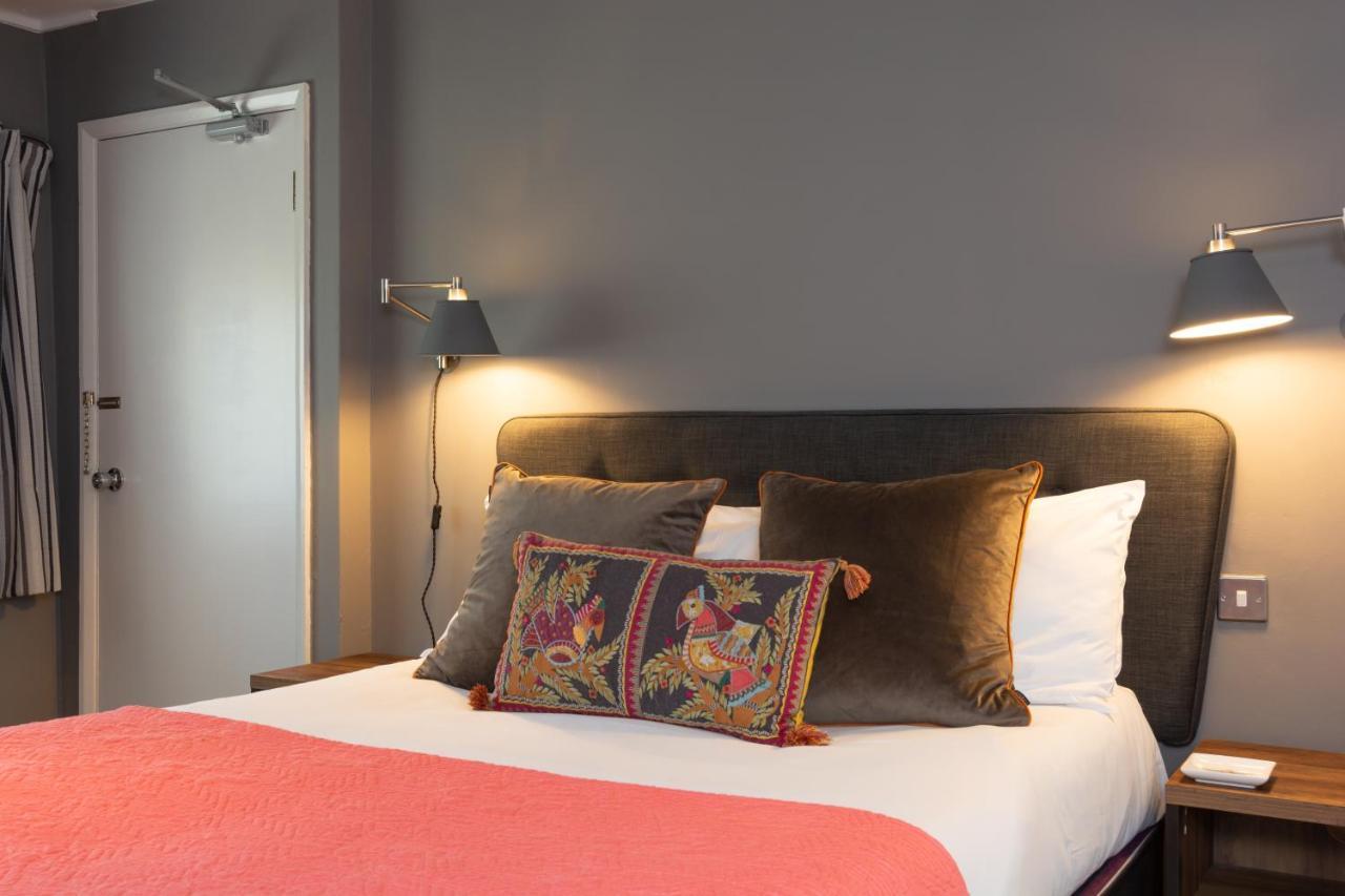 Jersey Arms Hotel بيسيستر المظهر الخارجي الصورة