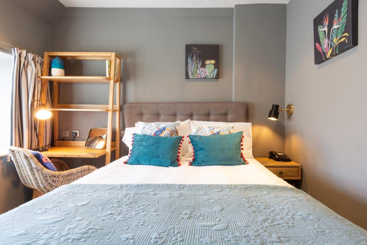 Jersey Arms Hotel بيسيستر المظهر الخارجي الصورة