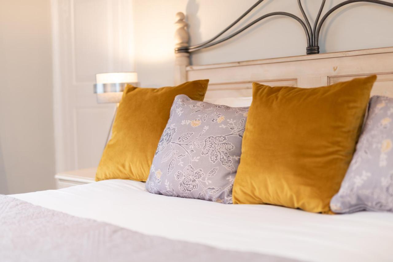Jersey Arms Hotel بيسيستر المظهر الخارجي الصورة
