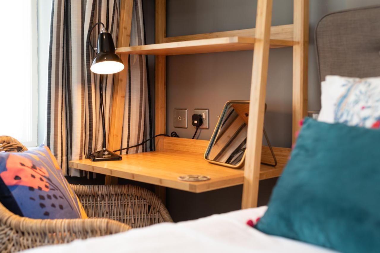 Jersey Arms Hotel بيسيستر المظهر الخارجي الصورة