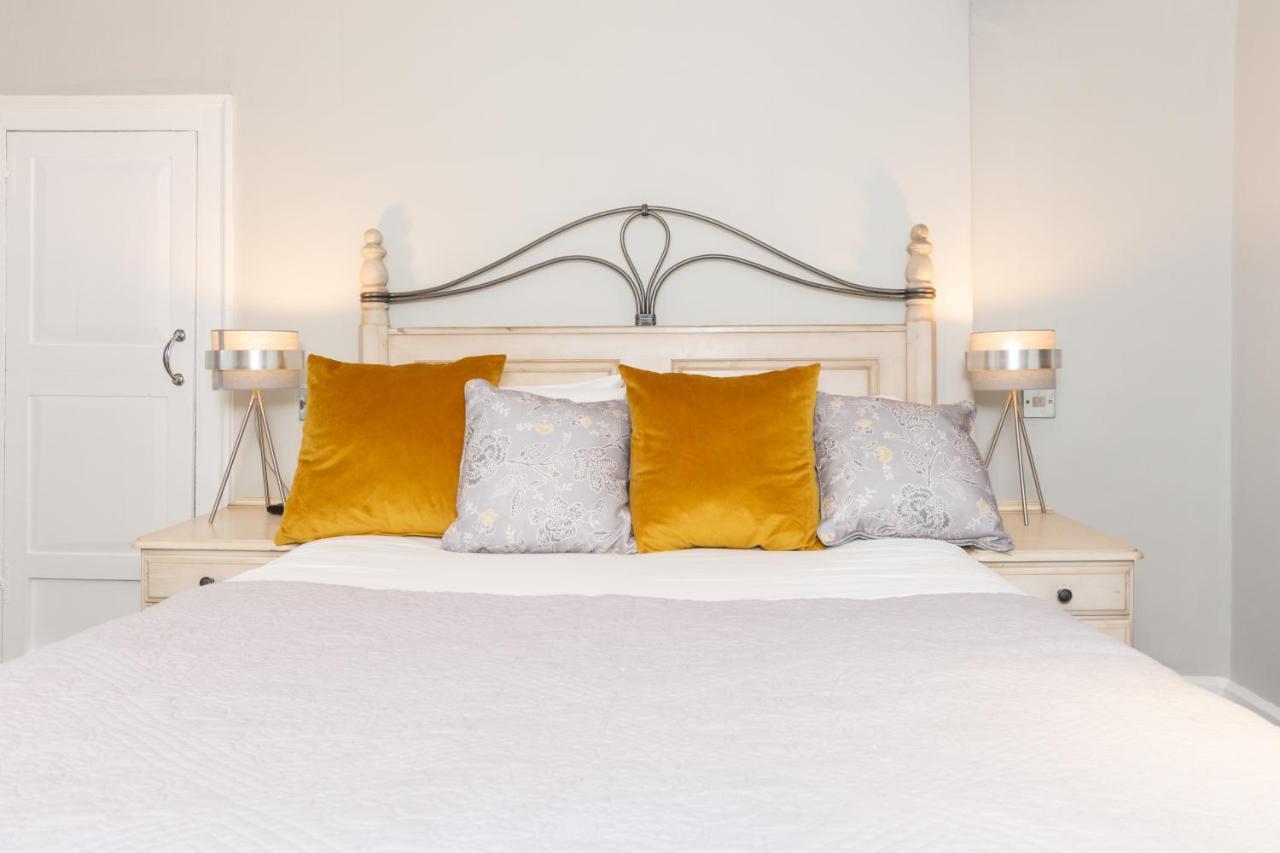 Jersey Arms Hotel بيسيستر المظهر الخارجي الصورة
